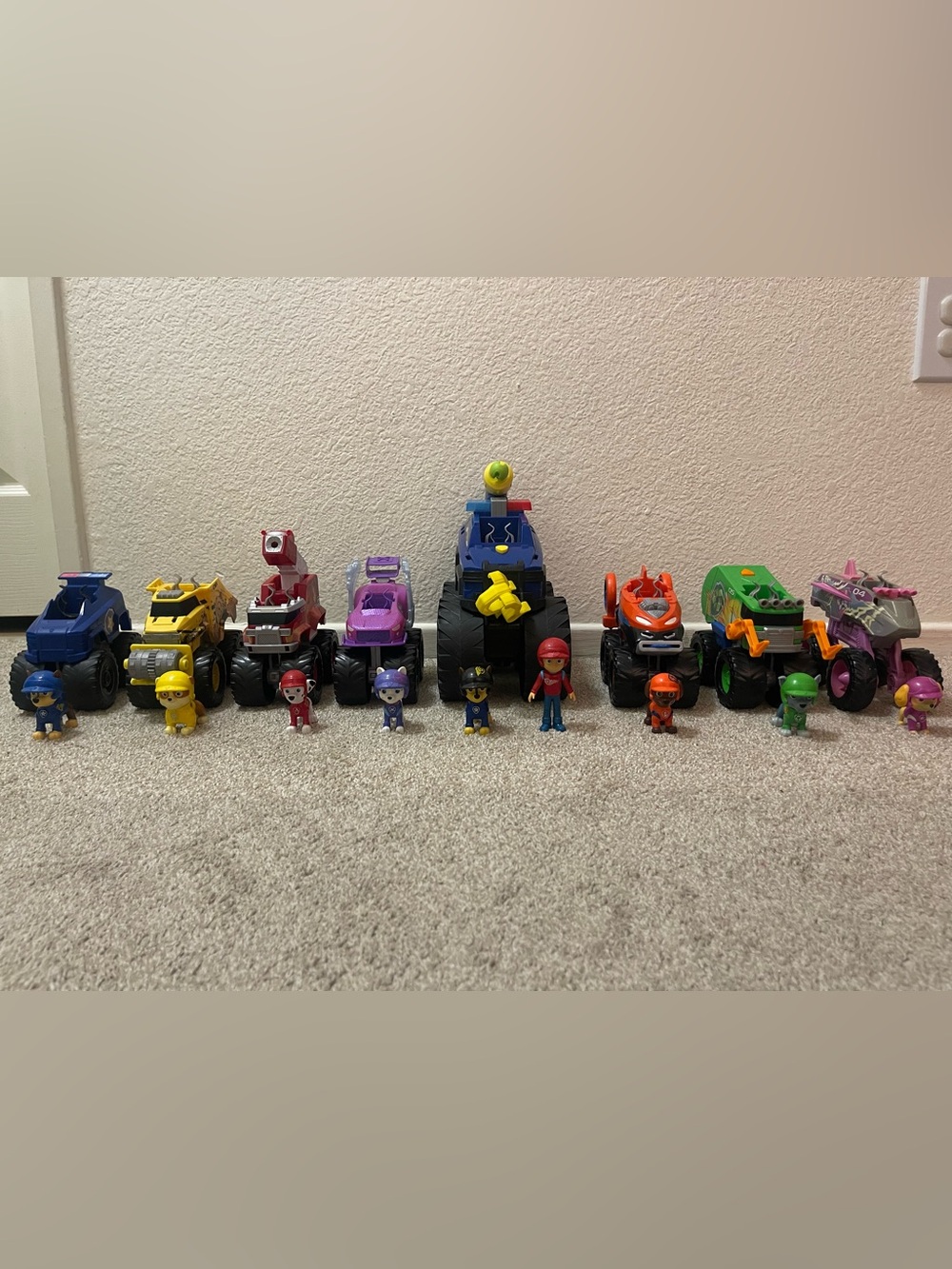 Paw Patrol Rescue Wheels with Roxi and Chase’s Power Haulin Rescue Cruiser